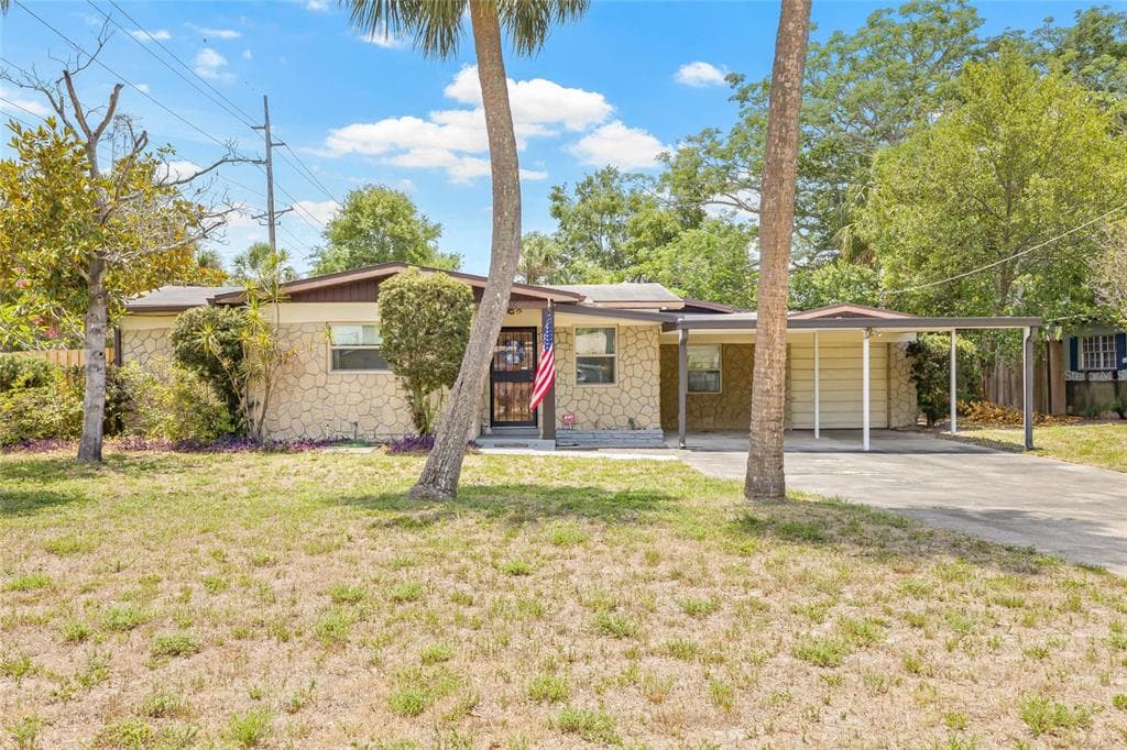 4402 W PAXTON AVENUE TAMPA, FL 33611