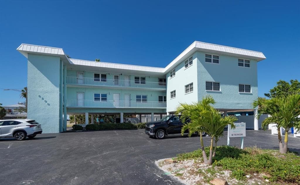 8200 BAYSHORE DRIVE UNIT 9 TREASURE ISLAND, FL 33706