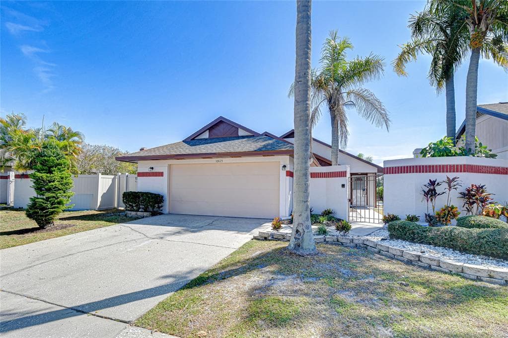 10825 VENICE CIRCLE TAMPA, FL 33635