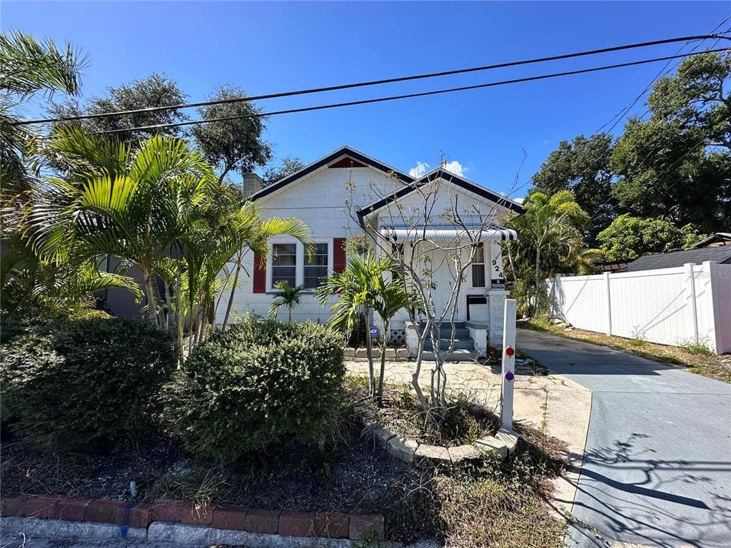 924 DARTMOOR STREET N ST PETERSBURG, FL 33701