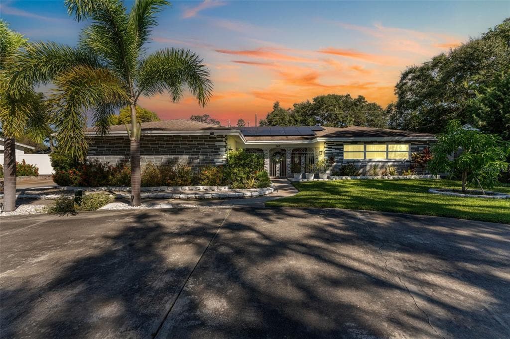 2401 26TH AVENUE S ST PETERSBURG, FL 33712