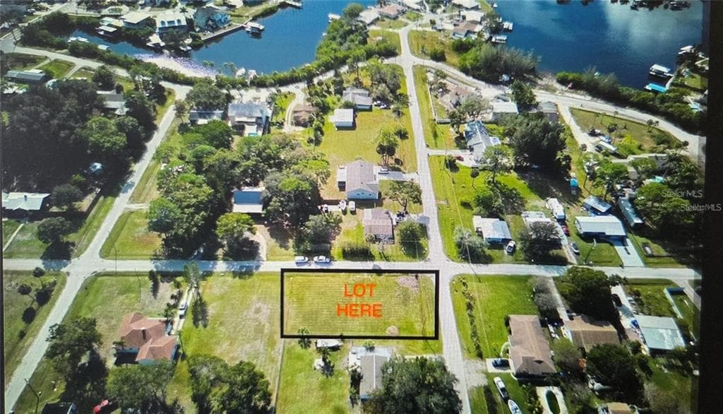 201 6TH STREET NW RUSKIN, FL 33570