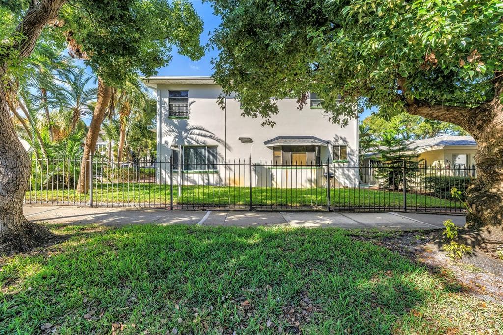 611 2ND STREET N ST PETERSBURG, FL 33701
