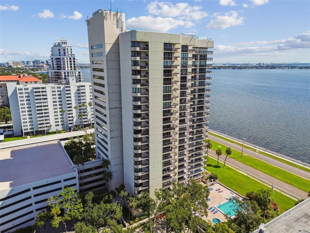 2413 BAYSHORE BOULEVARD UNIT 2004 TAMPA, FL 33629