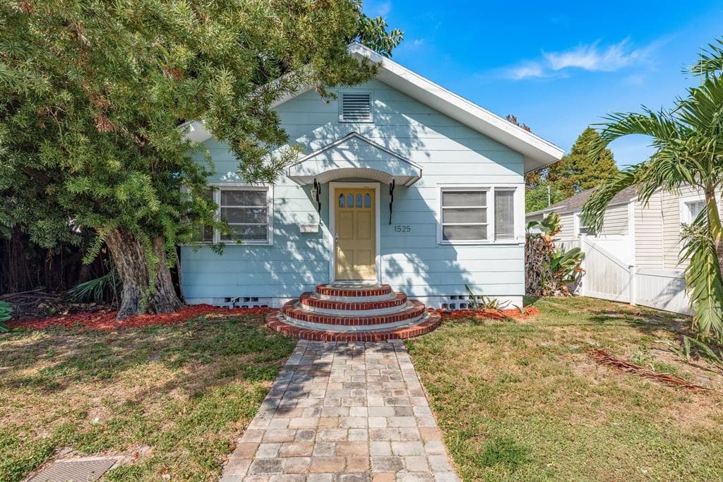 1525 38TH AVENUE N ST PETERSBURG, FL 33704