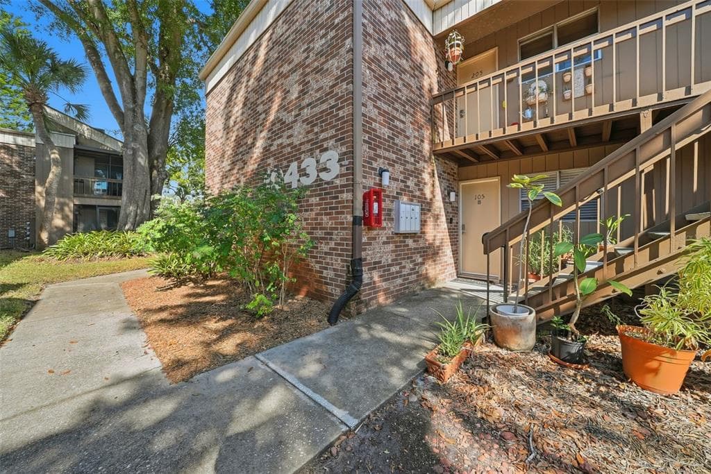 10433 CARROLLBROOK COURT UNIT 105 TAMPA, FL 33618