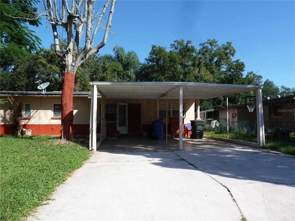 7406 MANCHESTER LANE TAMPA, FL 33619