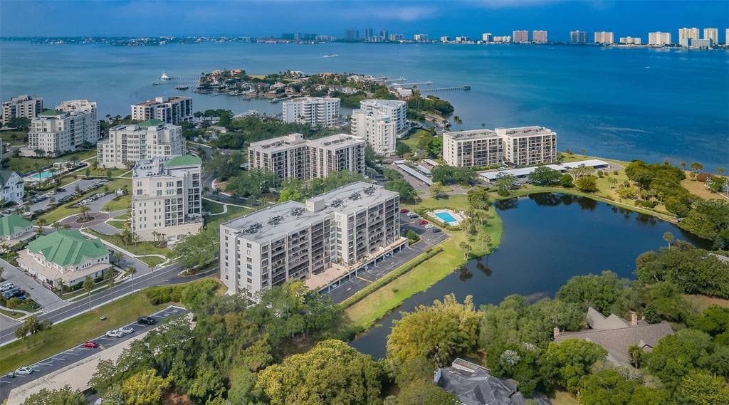 220 BELLEVIEW BOULEVARD UNIT 305 BELLEAIR, FL 33756