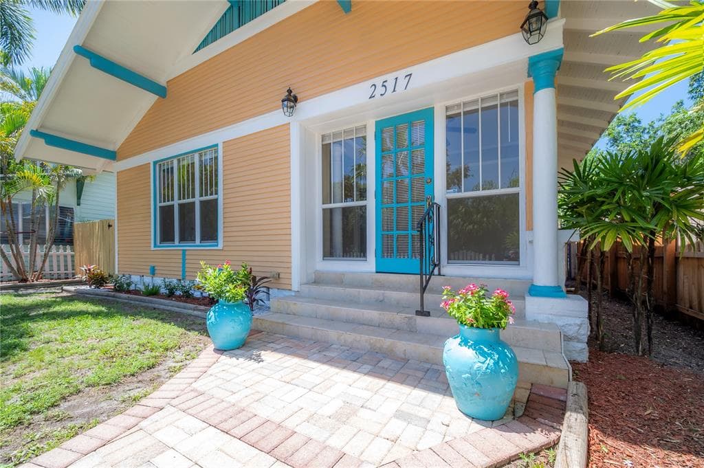 2517 OAKDALE ST S ST PETERSBURG, FL 33705