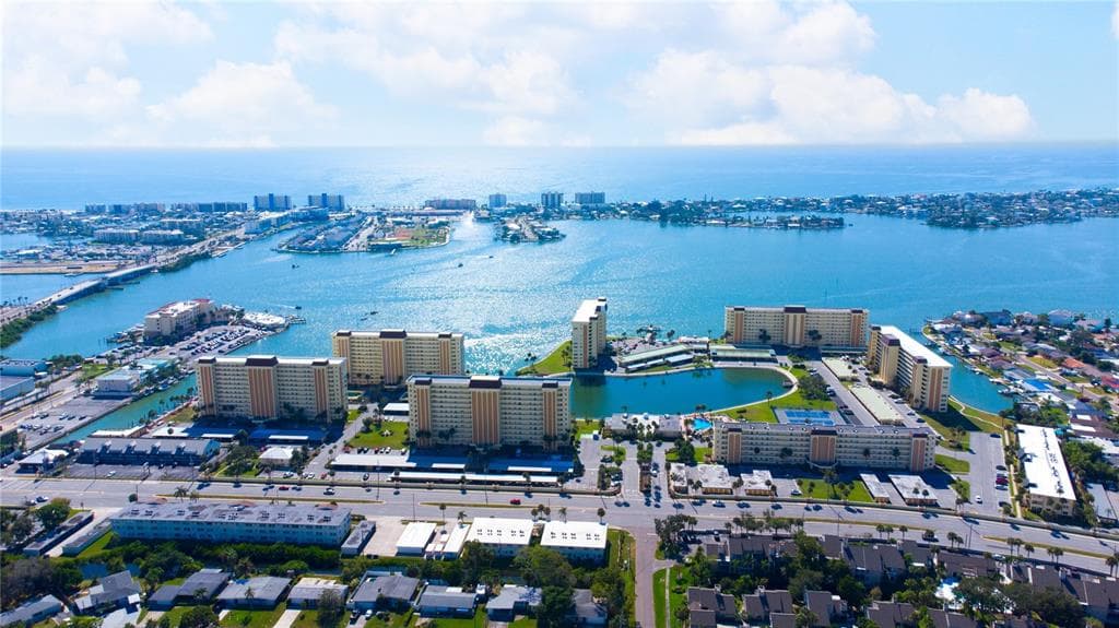 4725 COVE CIRCLE UNIT 207 ST PETERSBURG, FL 33708