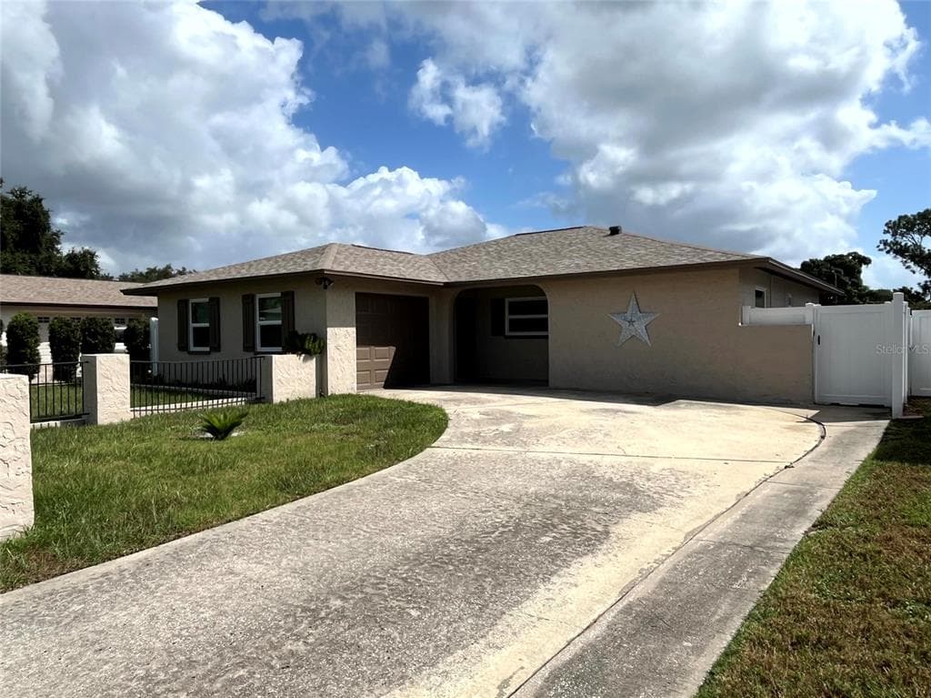 1403 STONEHAVEN WAY TARPON SPRINGS, FL 34689