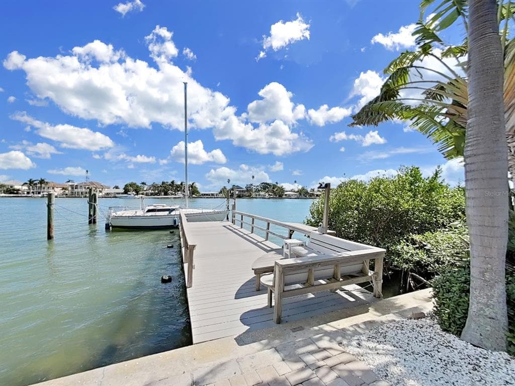 339 BATH CLUB BOULEVARD S NORTH REDINGTON BEACH, FL 33708