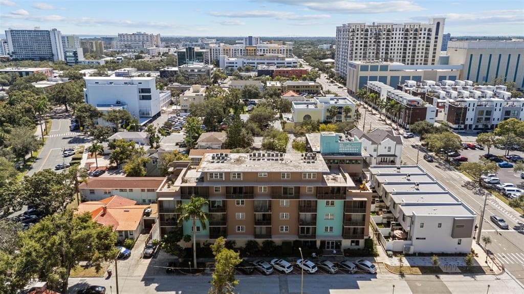 750 BURLINGTON AVENUE N UNIT 1H ST PETERSBURG, FL 33701