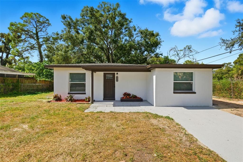 8904 TUPELO DRIVE TAMPA, FL 33637