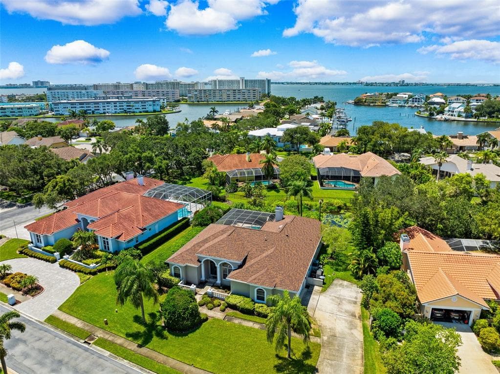 5904 PELICAN BAY PLAZA S GULFPORT, FL 33707
