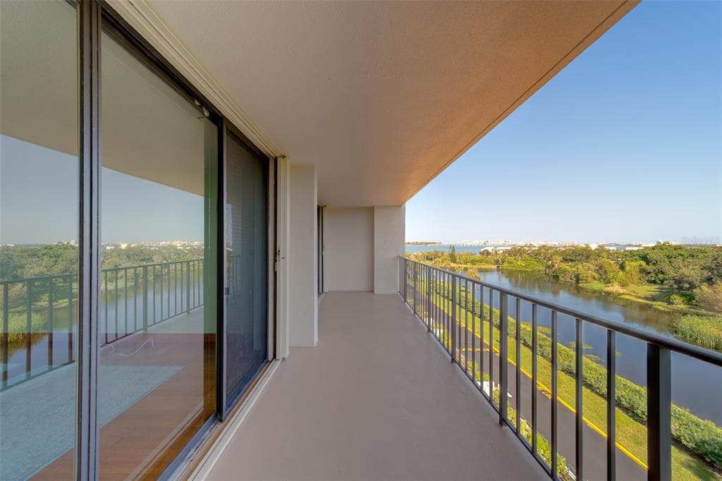 220 BELLEVIEW BOULEVARD UNIT 504 BELLEAIR, FL 33756