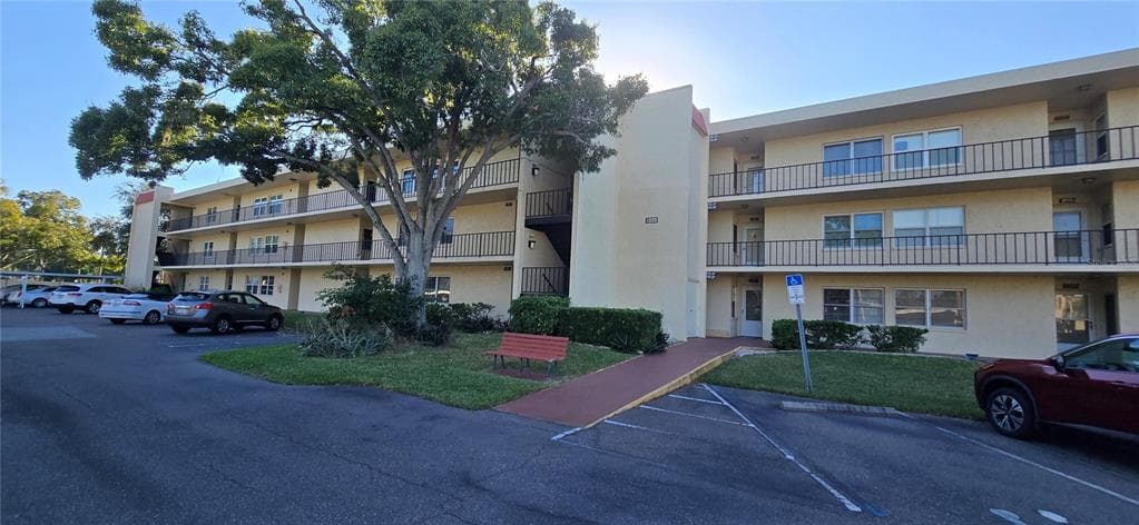 12200 VONN ROAD UNIT 1305 LARGO, FL 33774