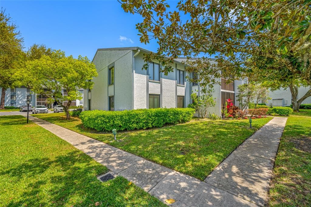 1345 PINE RIDGE CIRCLE E UNIT C2 TARPON SPRINGS, FL 34688