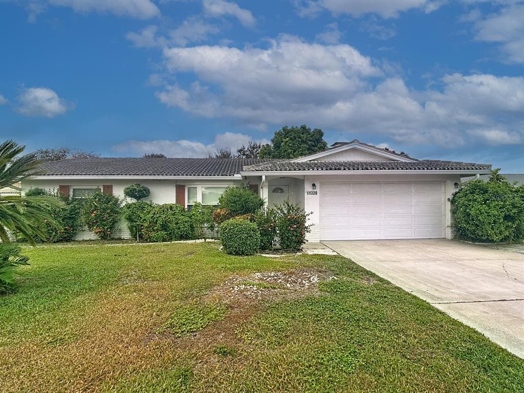 11320 CURRIE LANE LARGO, FL 33774