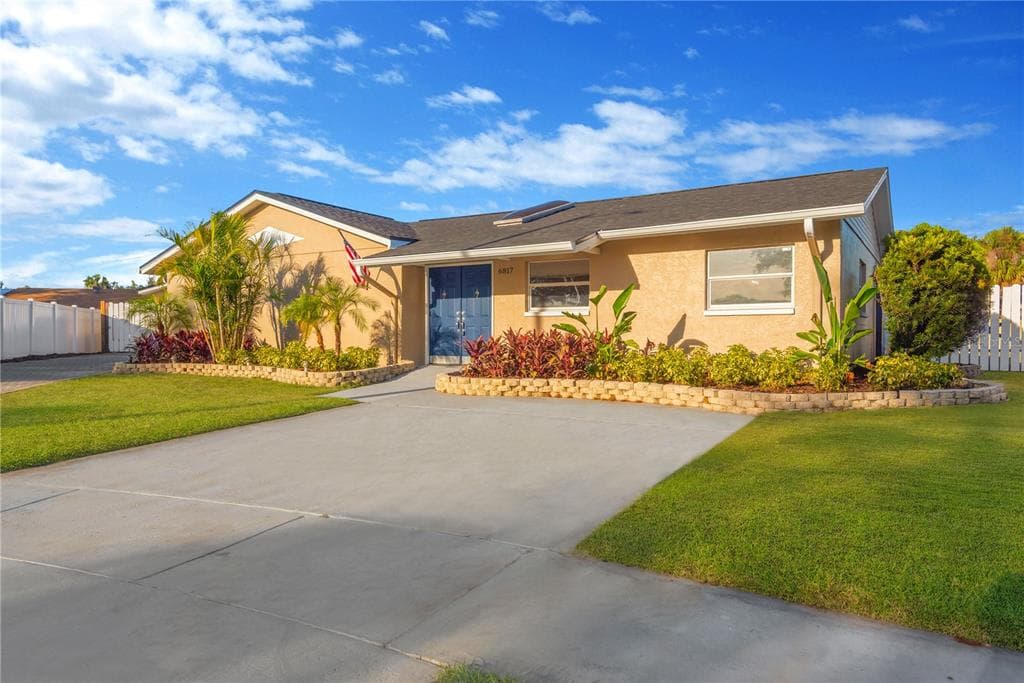 6817 CHIPPENDALE COURT TAMPA, FL 33634