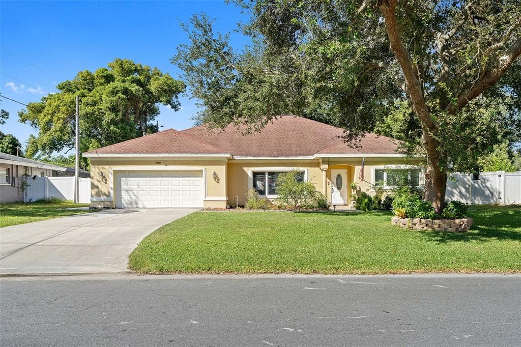 490 WOODLAND DRIVE