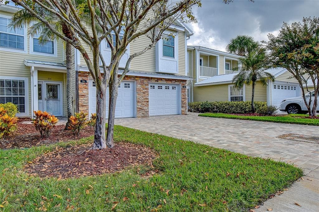 914 WOODBRIDGE COURT SAFETY HARBOR, FL 34695