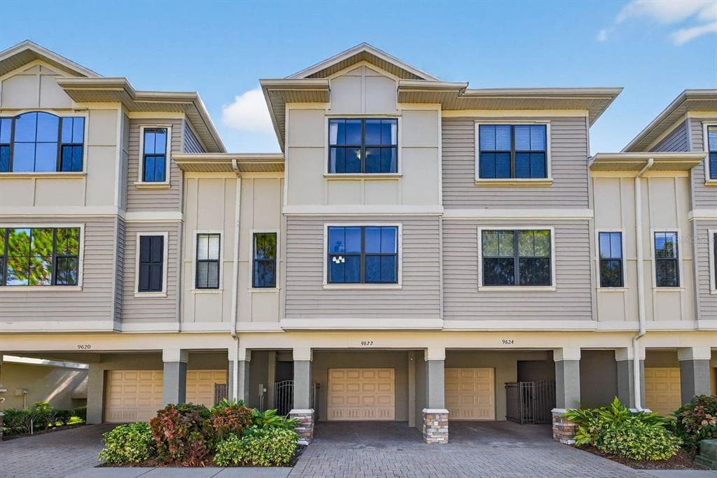 9622 BAY GROVE LANE TAMPA, FL 33615