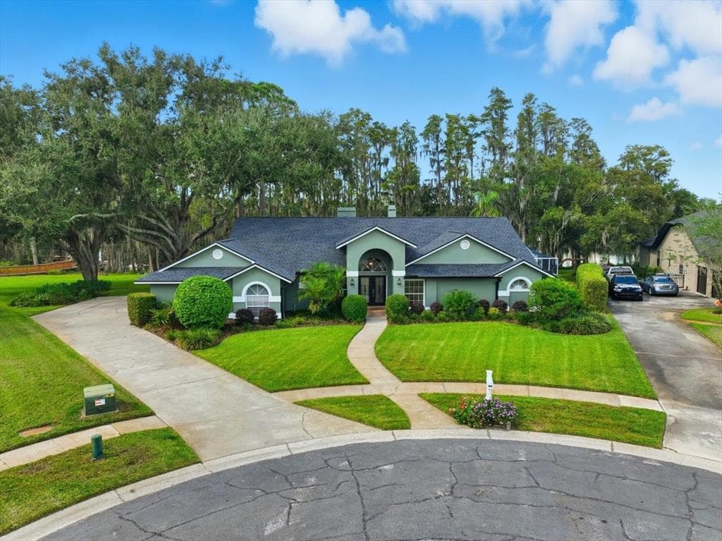 302 LAKE KELL COURT LUTZ, FL 33549