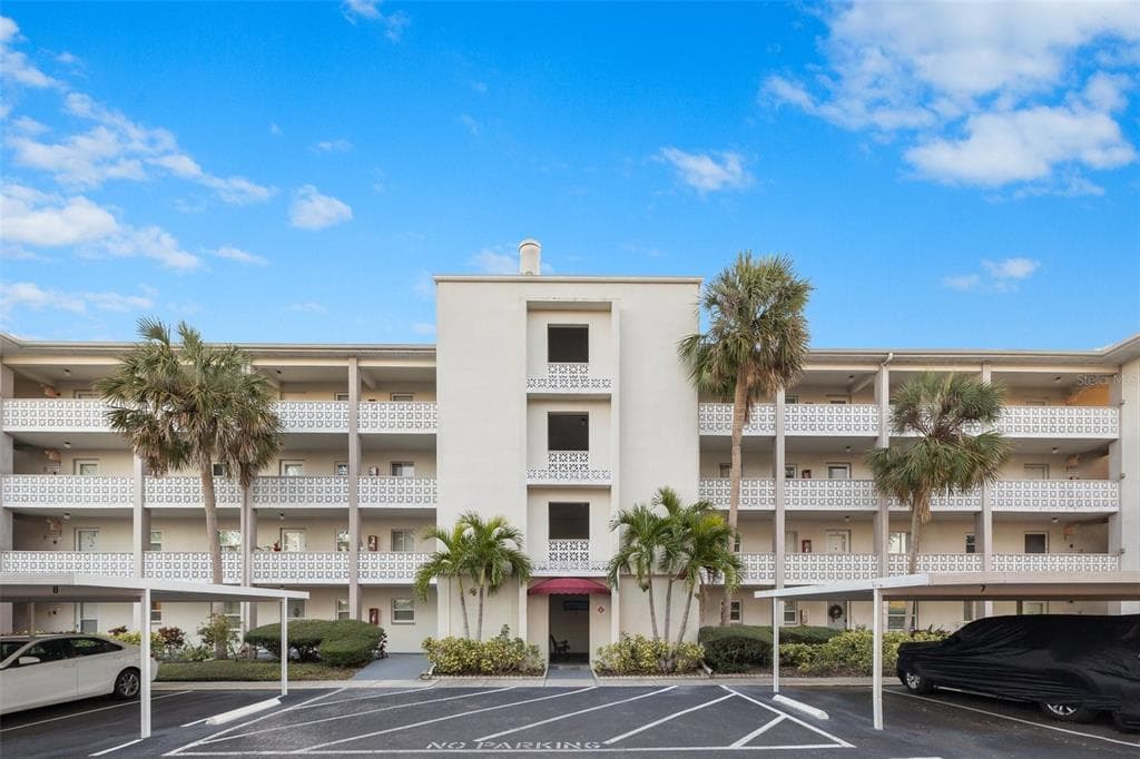 1524 LAKEVIEW ROAD UNIT 305 CLEARWATER, FL 33756