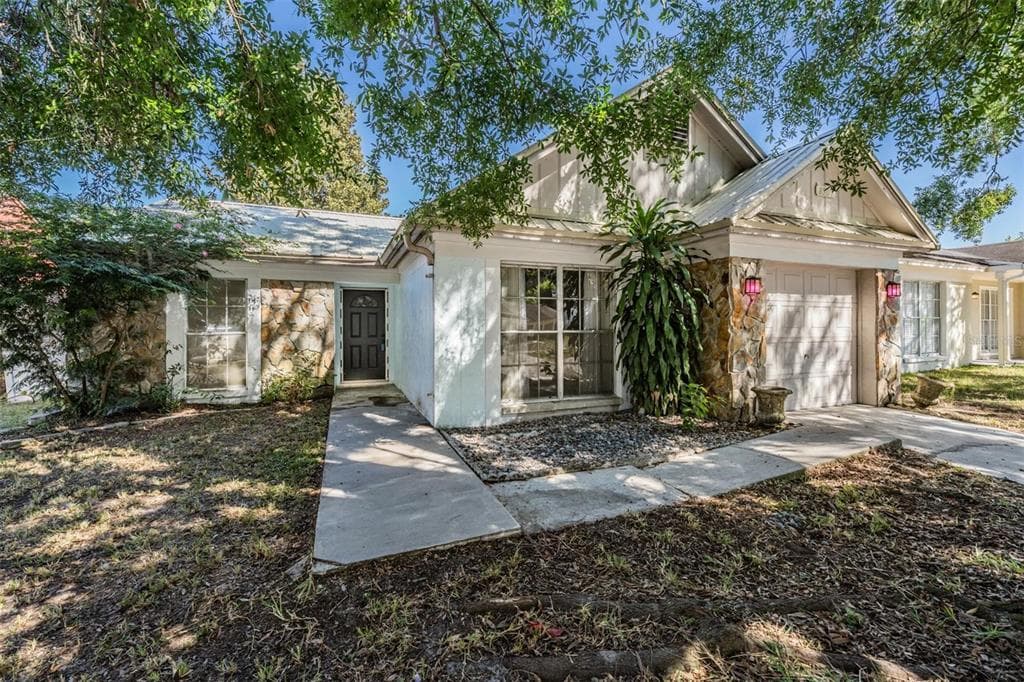8508 MISTY RIVER COURT TAMPA, FL 33637