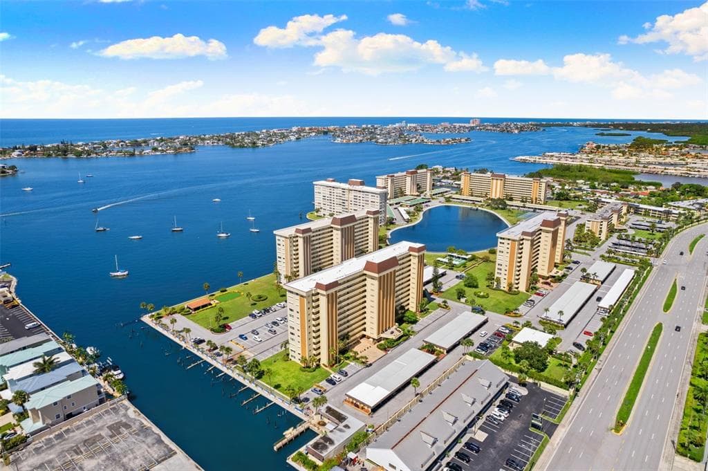 4550 COVE CIRCLE UNIT 501 ST PETERSBURG, FL 33708