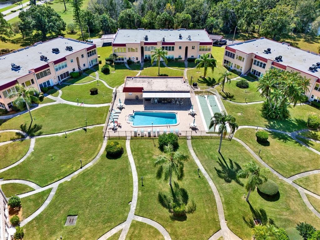 108 DOGWOOD CIRCLE SEMINOLE, FL 33777