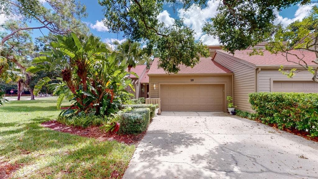 10 WOODRIDGE CIRCLE OLDSMAR, FL 34677