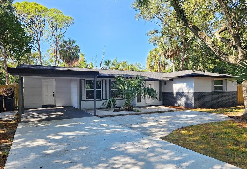 9218 MEMORIAL HIGHWAY TAMPA, FL 33615