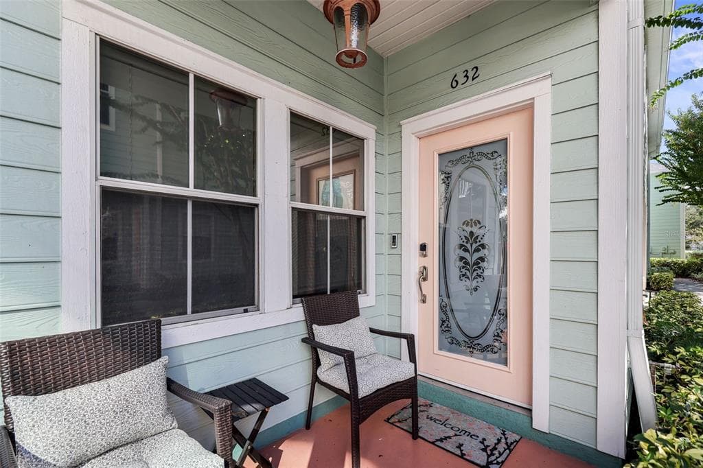 632 CHARLES COURT S ST PETERSBURG, FL 33701
