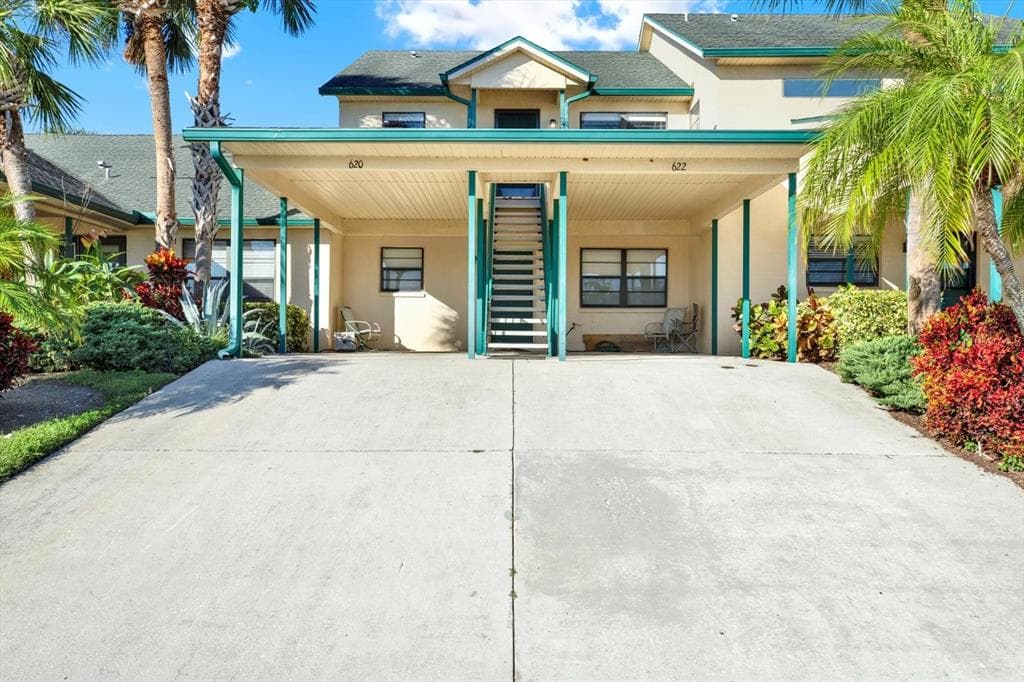 622 YARDARM DRIVE UNIT 11 APOLLO BEACH, FL 33572