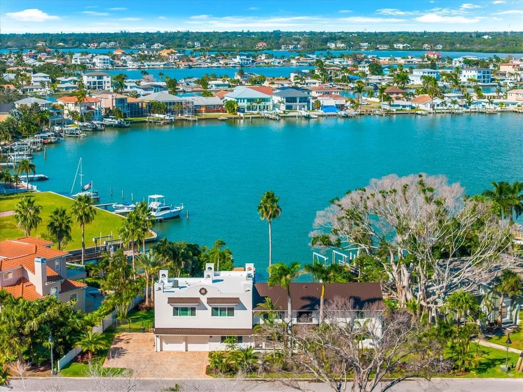16895 1ST STREET E NORTH REDINGTON BEACH, FL 33708