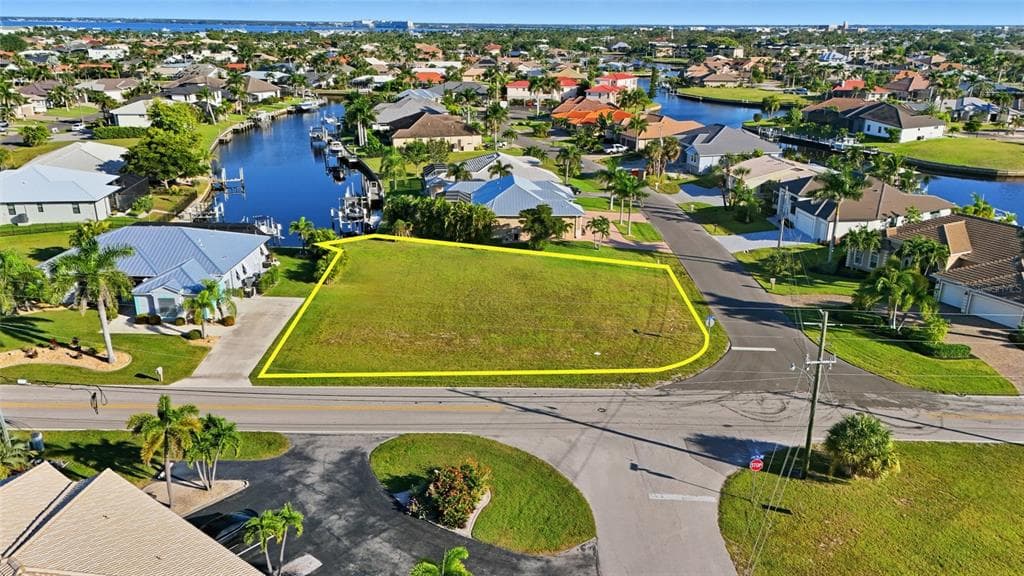 600 VIA TRIPOLI PUNTA GORDA, FL 33950