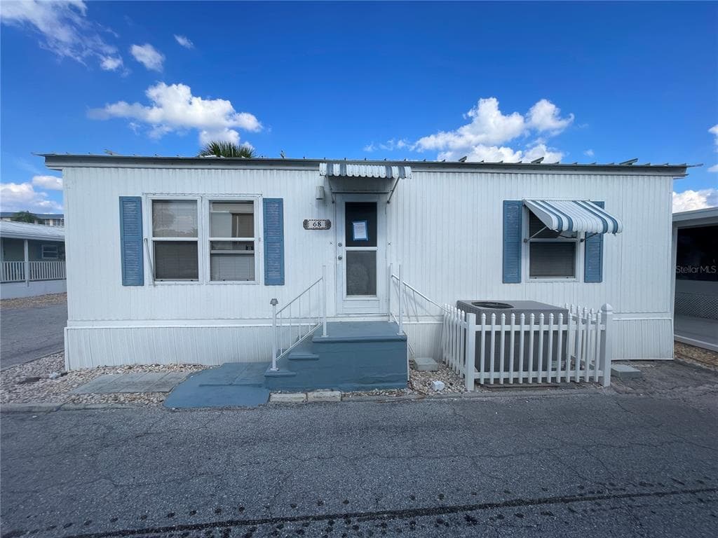 68 TWIN SHORES BOULEVARD LONGBOAT KEY, FL 34228