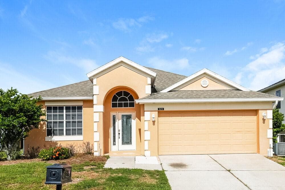 323 HIGHER COMBE DRIVE DAVENPORT, FL 33897