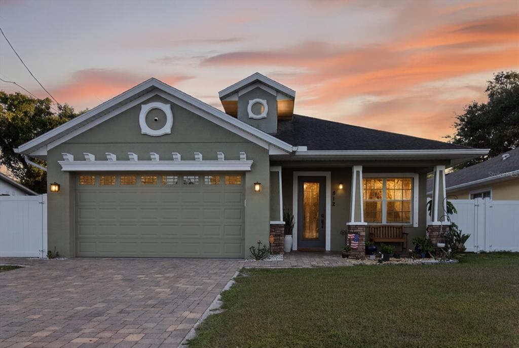 812 W COUNTRY CLUB DR TAMPA, FL 33612