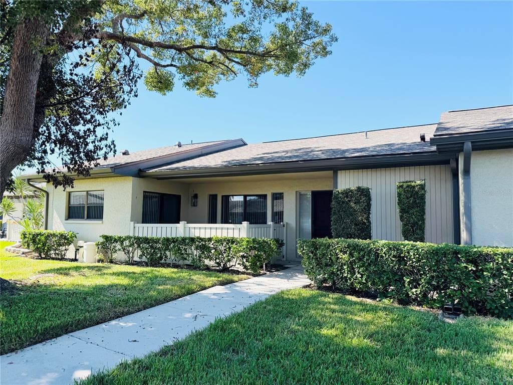 20 LAKE COURT OLDSMAR, FL 34677