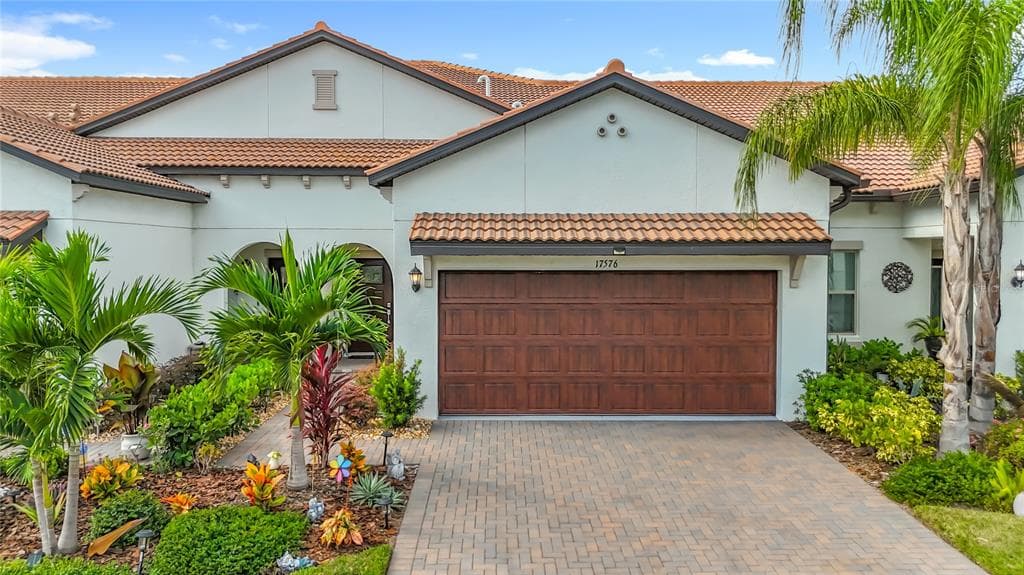 17576 HOLLY WELL AVENUE WIMAUMA, FL 33598