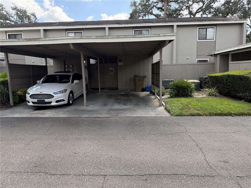 7925 PINE DRIVE UNIT 33 TEMPLE TERRACE, FL 33637