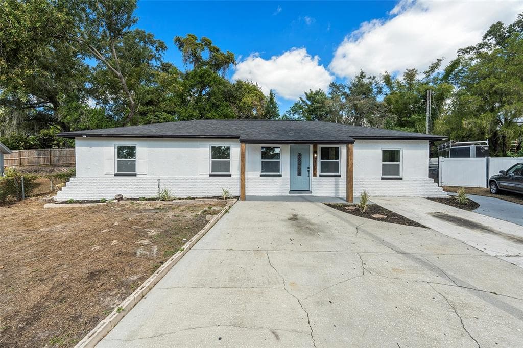 7106 LYNWOOD DRIVE TAMPA, FL 33637