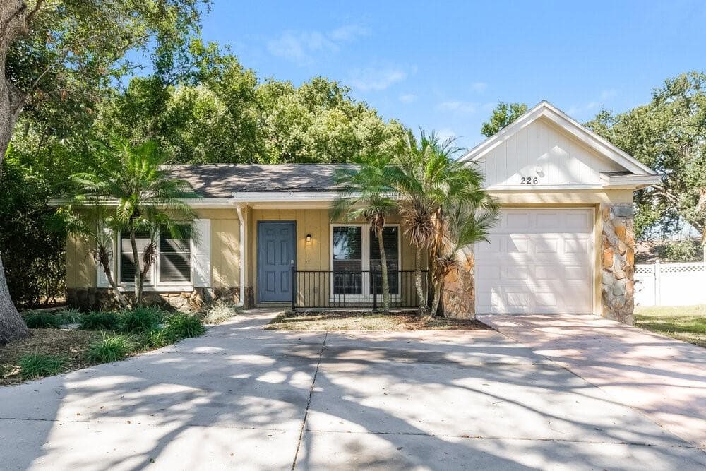 226 REGAL PARK DRIVE VALRICO, FL 33594