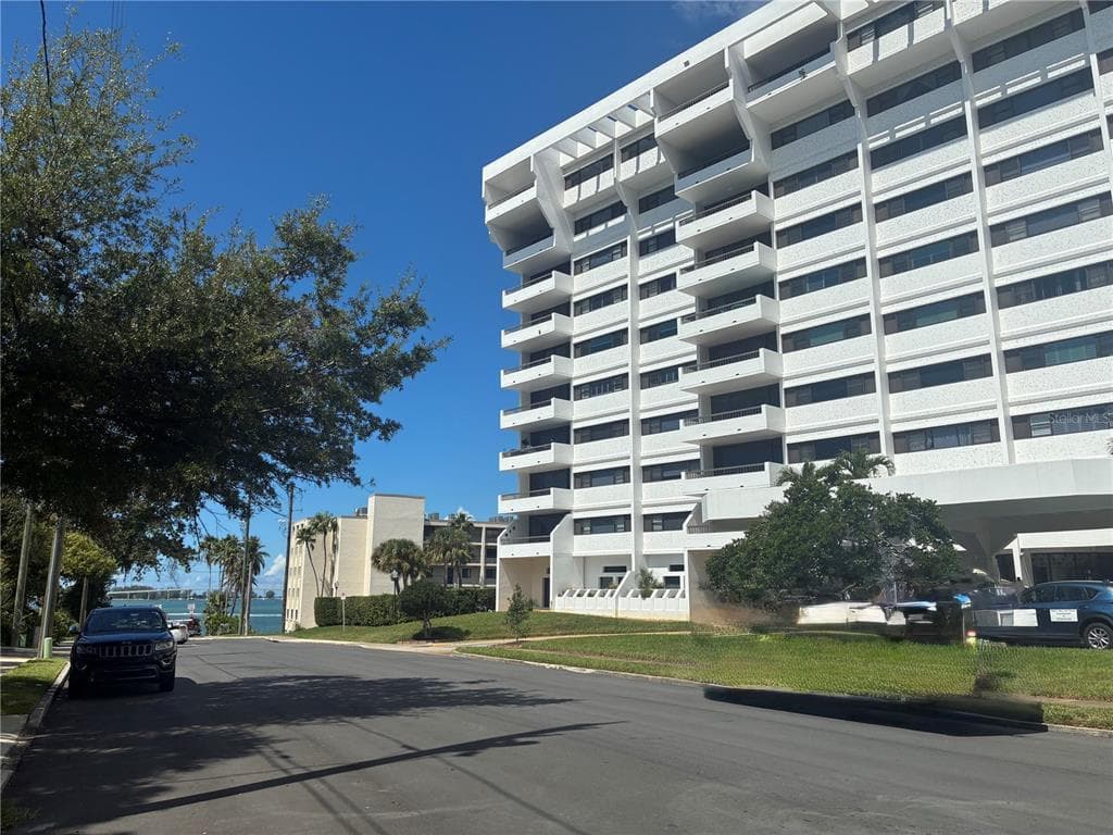 30 TURNER STREET UNIT 608 CLEARWATER, FL 33756