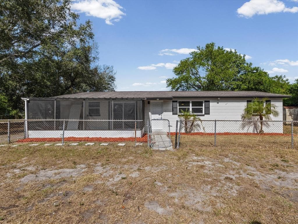 9902 W CLUB LANE TAMPA, FL 33612