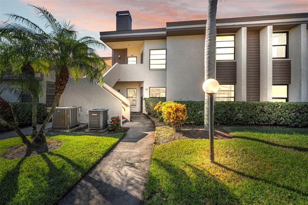 2850 COUNTRYBROOK DRIVE UNIT 13 PALM HARBOR, FL 34684