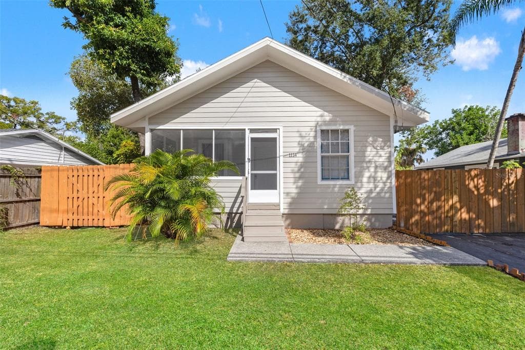 1114 17TH AVENUE W BRADENTON, FL 34205